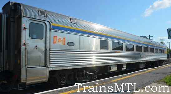 Passenger car VIA 4111 right side / Wagon de passager VIA 4111 coté droit